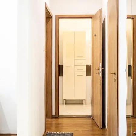 Venus - Szimpla Kert Iii *